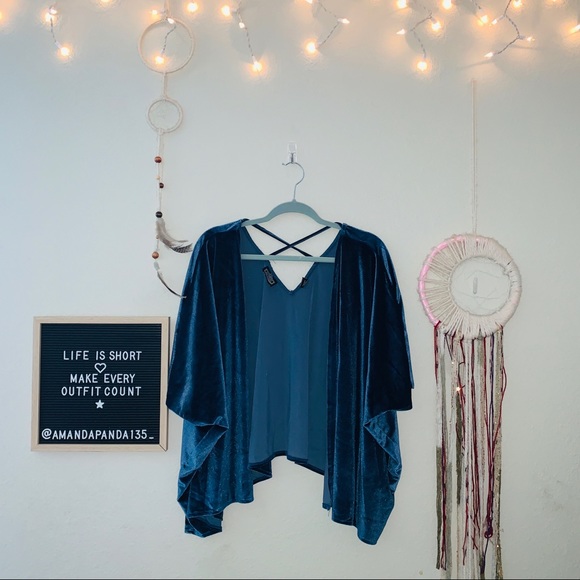 Angie Other - Blue velvet kimono